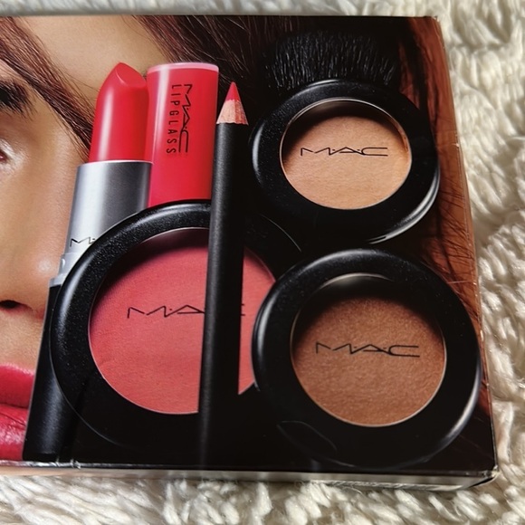 💋💄- Never used Mac look in box face kit / sun siren price firm! - Picture 6 of 7